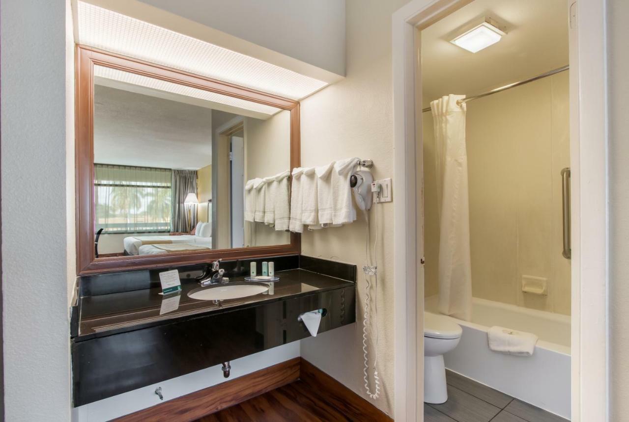 Quality Inn Boca Raton University Area Room photo