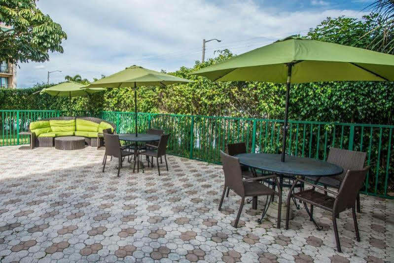 Quality Inn Boca Raton University Area Exterior photo